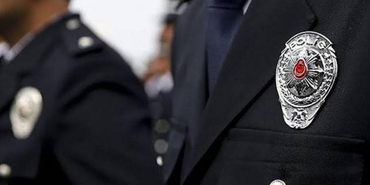 كاتب: تحقيقات تنتظر 22 ألف ضابط شرطة في تركيا