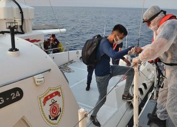إنقاذ 28 طالب لجوء قبالة سواحل إزمير التركية