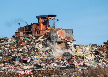 المخلفات الخطرة على الإنسان