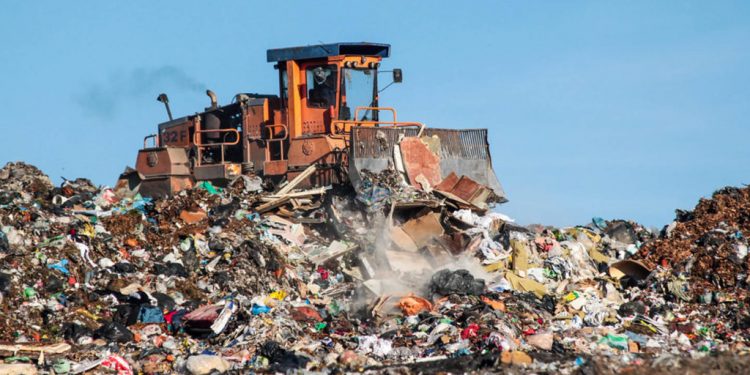 المخلفات الخطرة على الإنسان