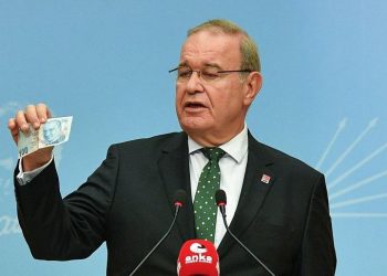 كم يبلغ مقدار ذوبان الليرة التركية أمام الدولار خلال 12 عامًا؟