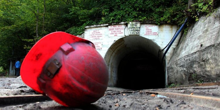 برلماني: تركيا تستقدم عمالة صينية للمناجم في ظل البطالة!