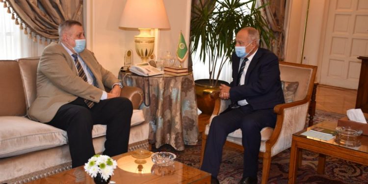 أبو الغيط يبحث مع المبعوث الأممي إلى ليبيا تطورات الأوضاع