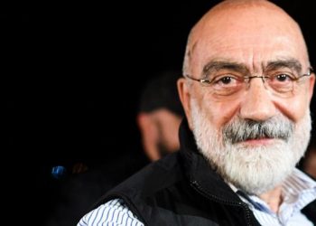 الصحفي أحمد ألتان يفوز بجائزة رفيعة عن رواية كتبها بالسجن