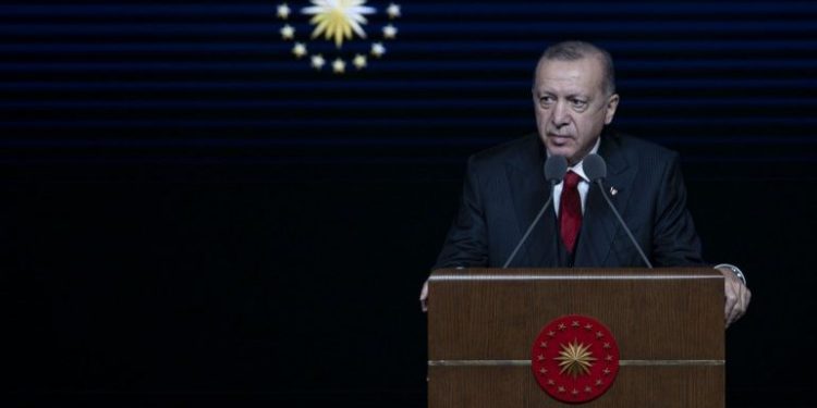 أردوغان: وسائل التواصل الاجتماعي تهدد الأمن القومي!
