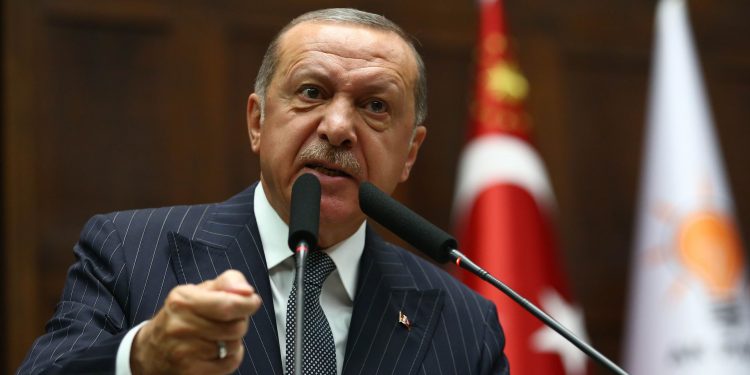 أردوغان يهدد بطرد سفراء 10 دول بينها الولايات المتحدة