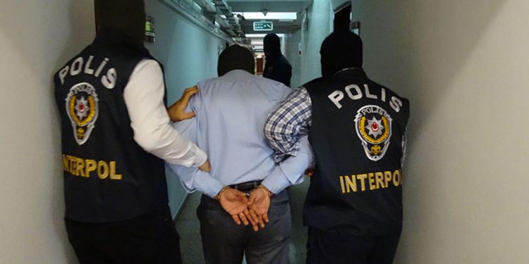 تركيا تلقي القبض على مواطن روسي مطلوب من “الإنتربول”
