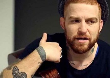 عازف تركي ينتقد الارتفاع المذهل للدولار أمام الليرة