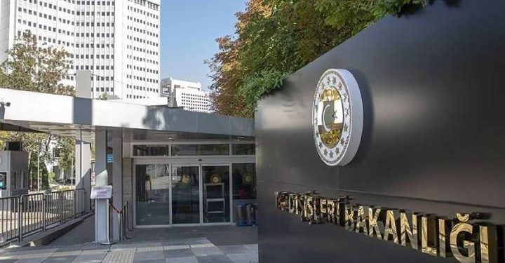 أزمة السفراء تضغط أكثر على اقتصاد تركيا.. الدولار يقترب من 10 ليرات