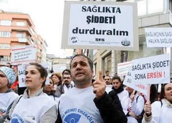 تركيا.. العاملون بالخدمات الصحية: “لا نريد الموت”