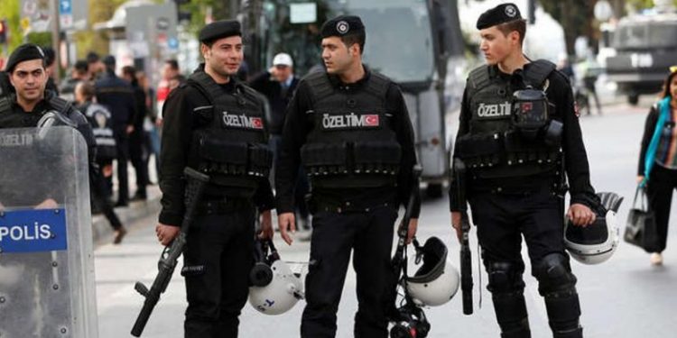 تركيا تعتقل مواطنين أجانب بينهم روس بتهمة التجسس