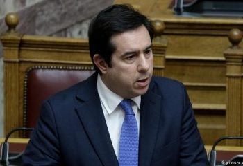 وزير يوناني يناقش قضية الهجرة في تركيا