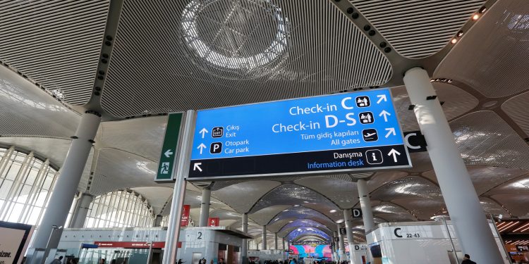 تركيا تعلن منع السفر من 5 دول بسبب سلالة جديدة لكورونا