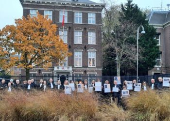 محامو أمستردام ينظمون وقفة احتجاجية أمام القنصلية التركية