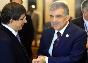 داود أوغلو يلتقي بالرئيس التركي السابق عبد الله جول