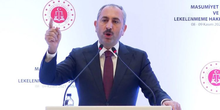 تركيا.. وزير العدل يهاجم وزير الداخلية!