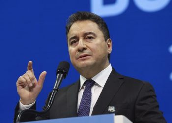 باباجان: الأزمة الاقتصادية في تركيا “محلية الصنع”