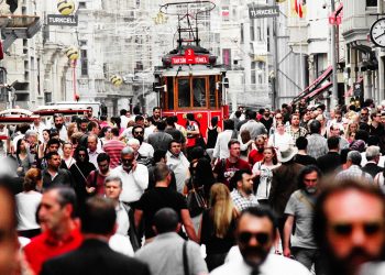 لكسب الانتخابات.. حكومة أردوغان تخطط لرفع الحد الأدنى للأجور وخفض الضرائب