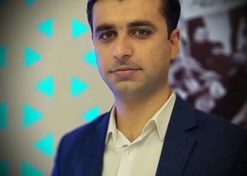 بسبب الموز.. تركيا تقبض على صحفي سوري تمهيدًا لترحيله إلى سورية