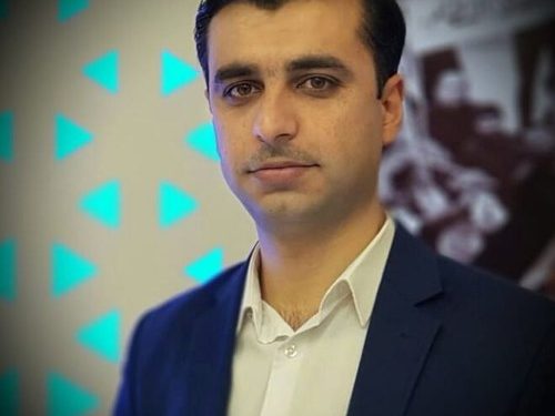 بسبب الموز.. تركيا تقبض على صحفي سوري تمهيدًا لترحيله إلى سورية