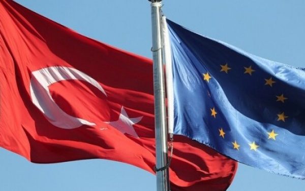 تركيا تتّهم الاتحاد الأوروبي بالتغاضي عن الظلم الذي يتعرض له اللاجئون