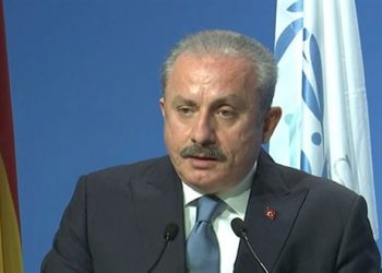 رئيس البرلمان التركي: بلادنا ليست مستودع أوروبا للمهاجرين!