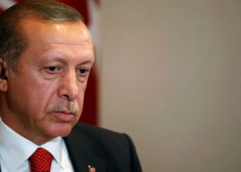 صنداي تايمز: الاقتصاد يزعزع فرص أردوغان بانتخابات 2023