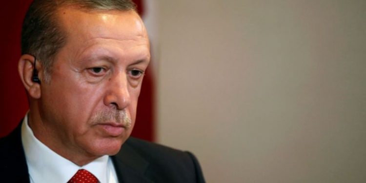 صنداي تايمز: الاقتصاد يزعزع فرص أردوغان بانتخابات 2023