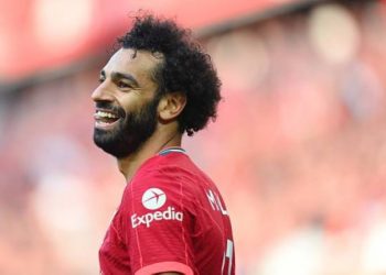 نجم إفريقي سابق يرشح صلاح للكرة الذهبية