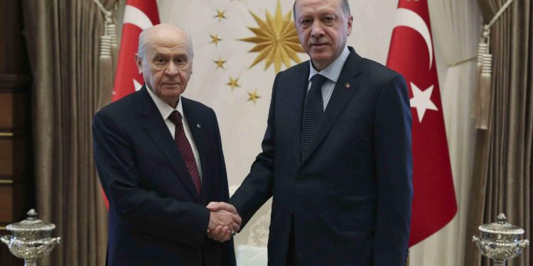 بهجلي ينفي وجود تصدعات في تحالفه مع أردوغان