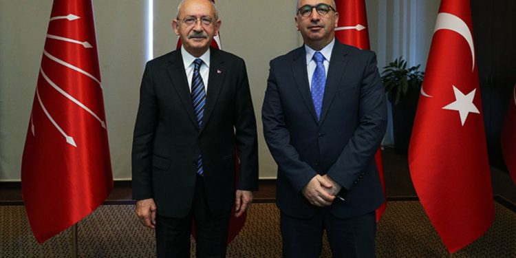 زعيم المعارضة: الحكومة تتنصت على هواتف جميع رؤساء البلديات المعارضين