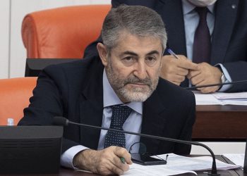 هل يرحل قريبا وزير المالية التركي نور الدين نبطي؟