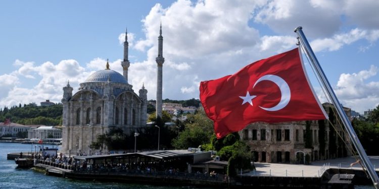 تركيا تجمد أرصدة 770 شخصا ومؤسسة مقرها أمريكا