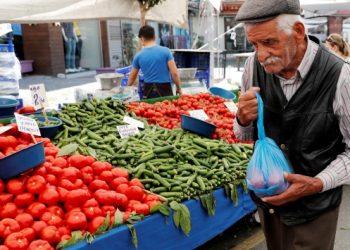 مركز أبحاث: معدل التضخم في تركيا يقترب من 60%