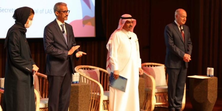 أبو الغيط يدعو إلى تعزيز حضور اللغة العربية