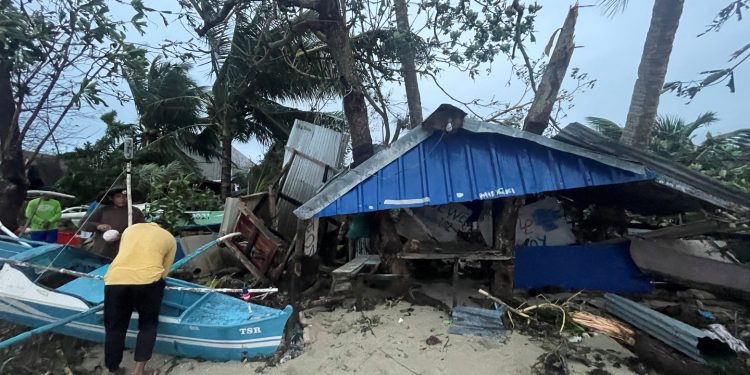 إعصار راي يقضي على 57 في الفلبين