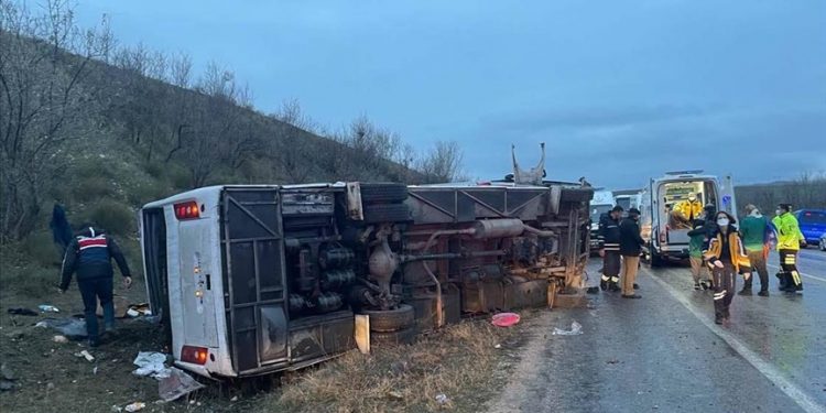 28 جريحًا بانقلاب حافلة سياحية في أماسيا