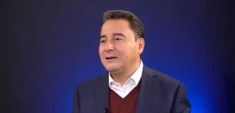 باباجان: كنت أعلم أن النظام الرئاسي سيؤدي إلى كارثة