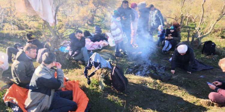 نداء استغاثة لإنقاذ 17 مهاجرًا تركيًا على السواحل اليونانية