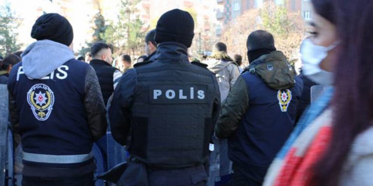 اعتقال 16 من أعضاء حزب الشعوب الديمقراطي الكردي