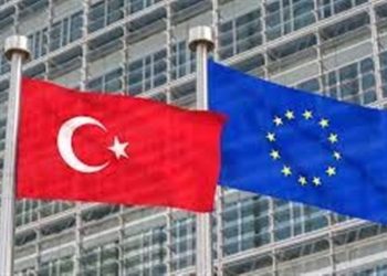 الاتحاد الأوروبي يمنح تركيا 325 مليون يورو لدعم اللاجئين