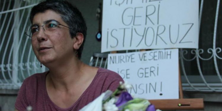 تركيا.. وقف معاش معلمة مفصولة تعسفيًا وتغرِّيمها