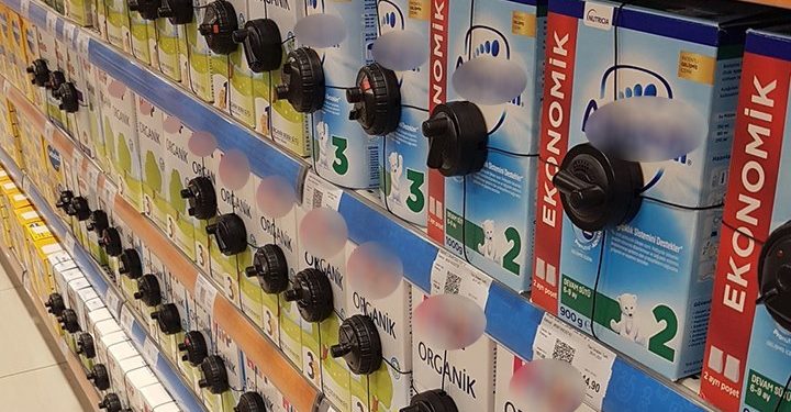 تركيا.. أمهات فقيرات يطعمن الأطفال ماءً مُحلى بدلاً من الحليب الصناعي!