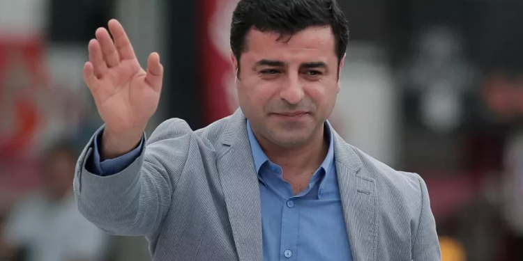 منح جائزة “فايمار” للزعيم الكردي المعتقل صلاح الدين دميرطاش