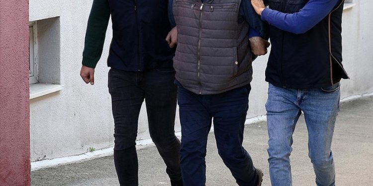 تركيا..اعتقال 12 عضوًا بحزب الشعوب الديمقراطي الكردي