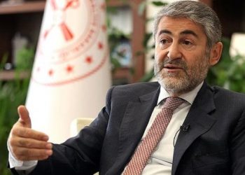 انتقادات قاسية من برلماني تركي لوزير المالية