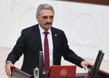 برلماني بالحزب الحاكم يشكك: طوابير الخبز  في تركيا “فيلم”