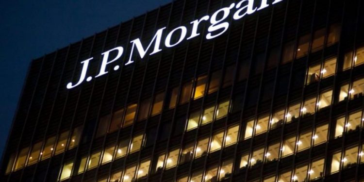 بنك الاستثمار العالمي جي بي مورجن يوقف تداول الليرة التركية