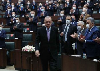 كاتب تركي: تيارات داخل حزب أردوغان تستعد لما بعد رحيله