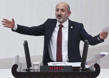 برلماني تركي لأردوغان: إذا كنت تبحث عن الجاحدين فانظر في المرآة!